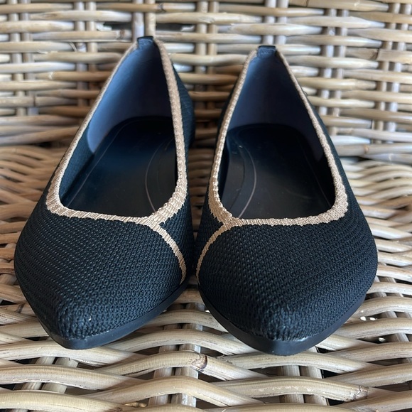 Vionic, black and tan Dahlia pointy toe ballet flat - Picture 3 of 5